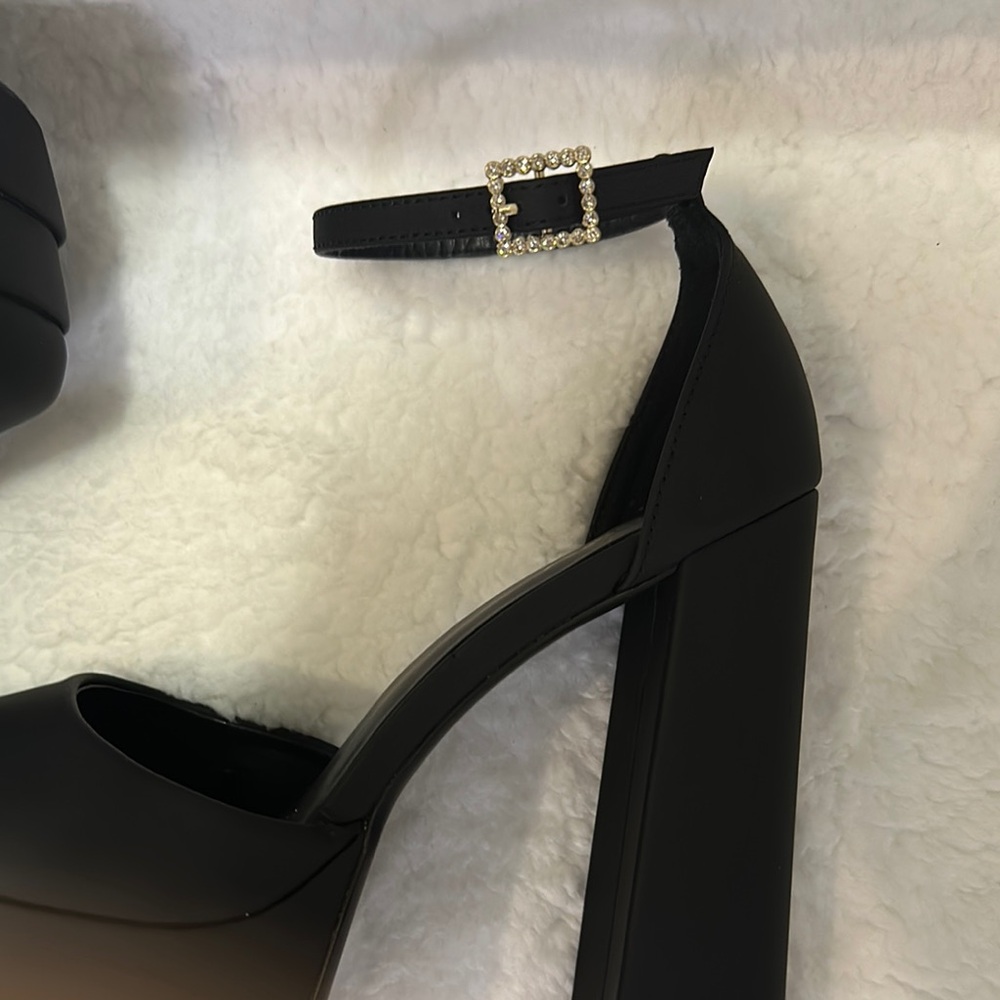 Aldo SIZE-7.5M Black Platform Shoes for Effortless Elegance - Picture 4 of 13